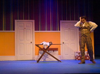 Francis struggles wif a real Guvnors dilemma!